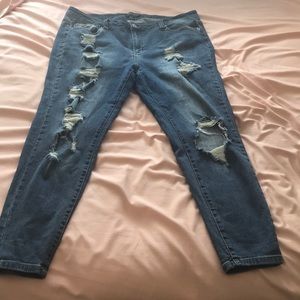 Distressed/ripped jeans